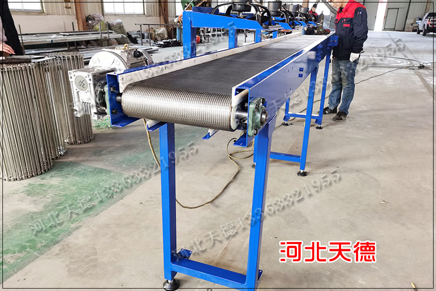 網(wǎng)帶輸送機