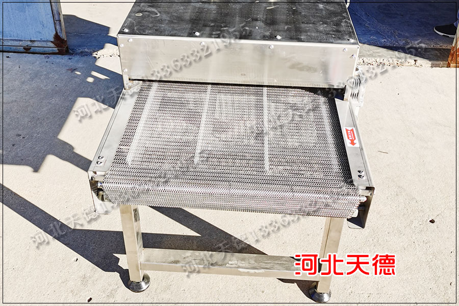 網(wǎng)帶輸送機